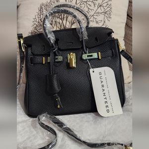 Designer style, Genuine Italian leather, Crossbody bag. Blk color. NWOT